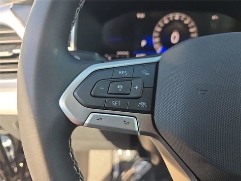 New 2026 Volkswagen Taos SE image 24