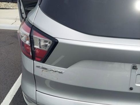 Used 2018 Ford Escape SE image 14