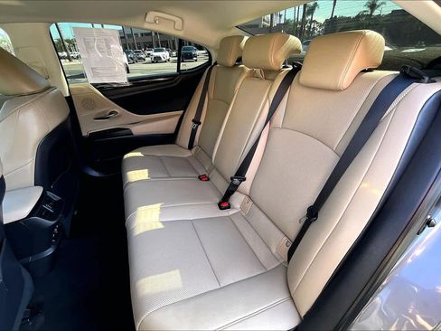 Used 2021 Lexus ES 300h w/ Premium Package FWD image 18