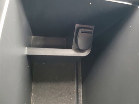 Used 2017 Nissan Rogue S image 26