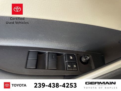 Used 2025 Toyota Corolla Cross LE w/ Moonroof Package image 18
