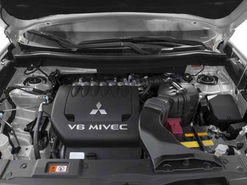 Used 2018 Mitsubishi Outlander SE image 13