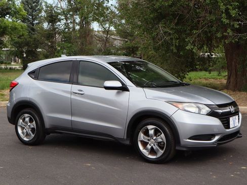 Used 2017 Honda HR-V LX image 2