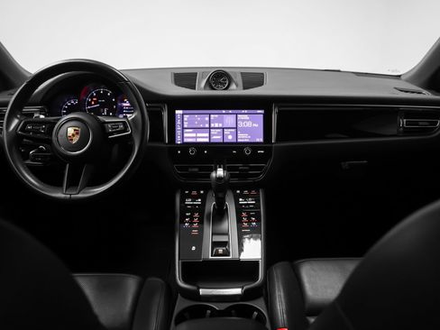 Certified 2022 Porsche Macan AWD/4WD image 28