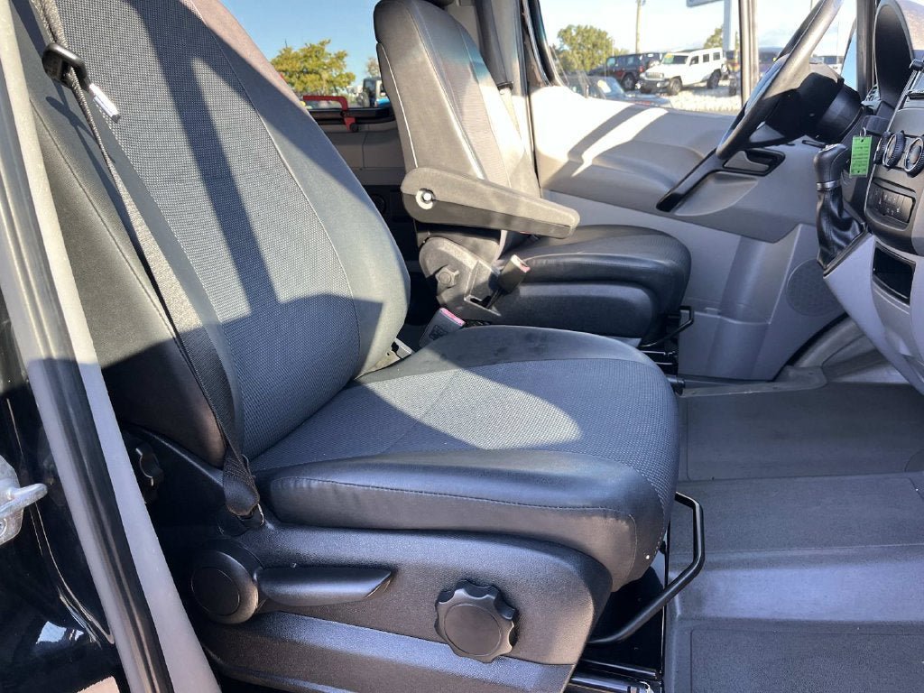 Used 2015 Mercedes-Benz Sprinter 2500 image 22