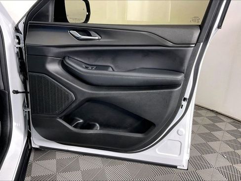 Used 2023 Jeep Grand Cherokee L Laredo image 26