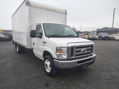 Used 2018 Ford E-350 and Econoline 350 Super Duty w/ Power Windows & Locks Group image 2