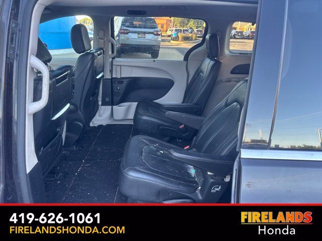 Used 2017 Chrysler Pacifica Touring-L Plus w/ Tire & Wheel Group FWD image 27