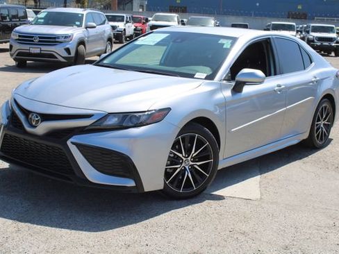 Used 2024 Toyota Camry SE FWD image 11