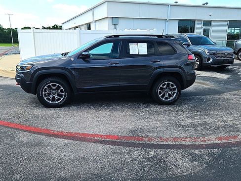 Used 2022 Jeep Cherokee Trailhawk w/ Trailer Tow Group AWD/4WD image 3