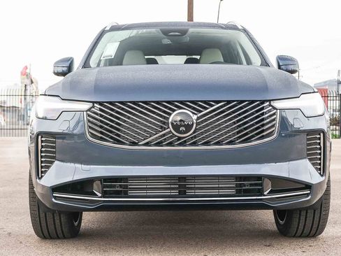 New 2026 Volvo XC90 T8 Ultra image 2