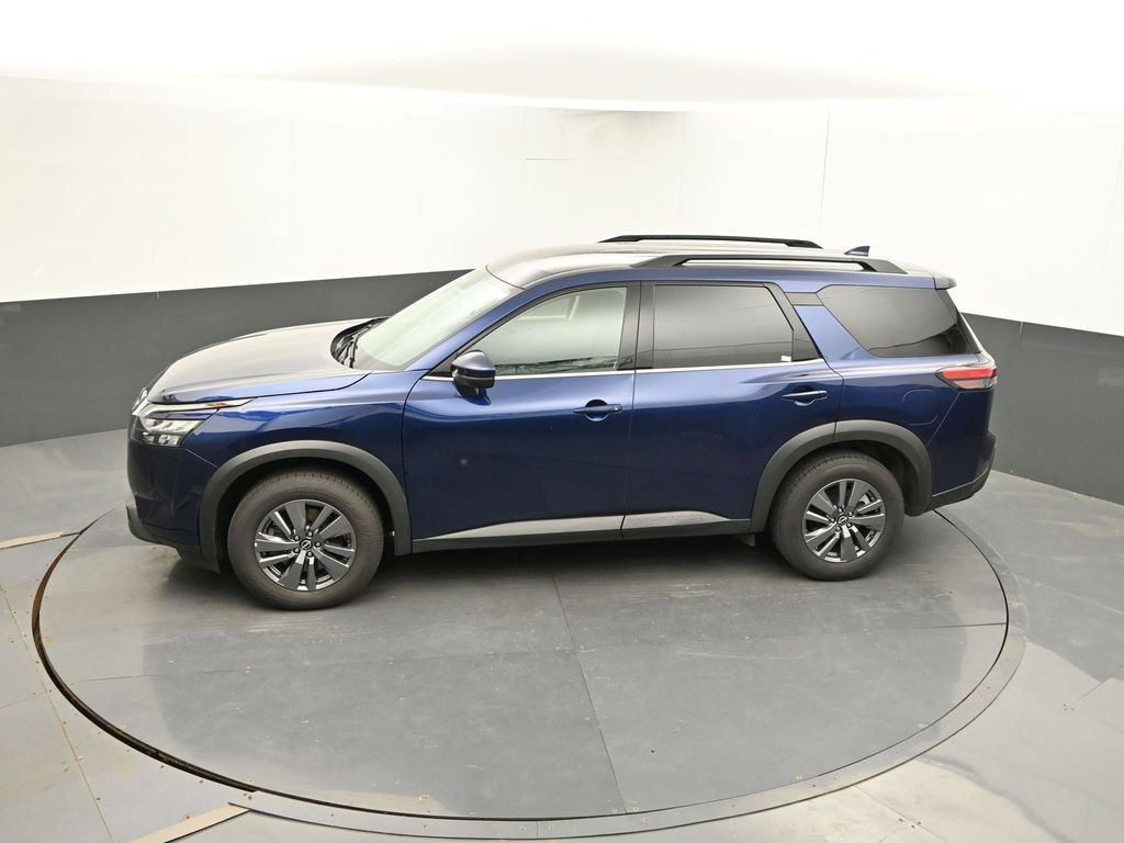 Used 2025 Nissan Pathfinder SV FWD image 41