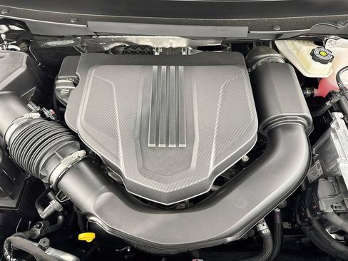 New 2027 Chevrolet Traverse LT w/ Sun and Wheel Package FWD image 32