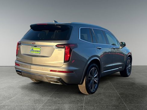 Used 2025 Cadillac XT6 Premium Luxury image 7