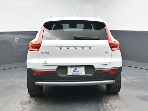 Used 2023 Volvo XC40 B4 Plus w/ Driver Assist Package image 7