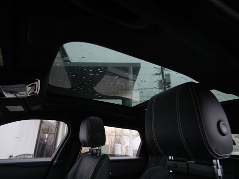 Used 2021 Land Rover Range Rover Velar R-Dynamic S image 17