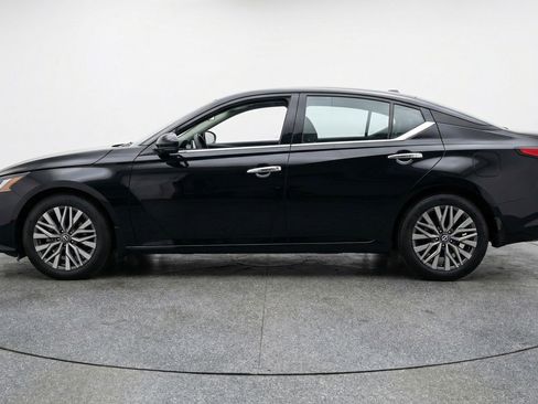 Used 2025 Nissan Altima 2.5 SV image 5