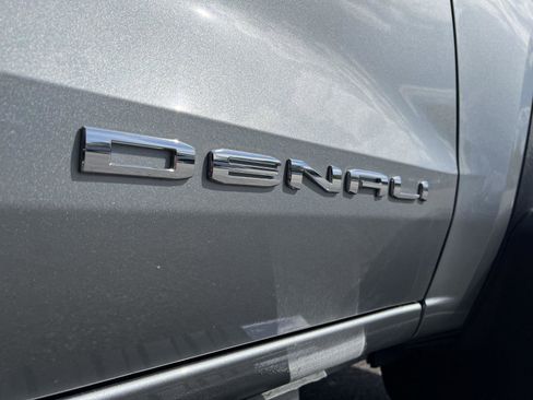 Used 2023 GMC Canyon Denali AWD/4WD image 3