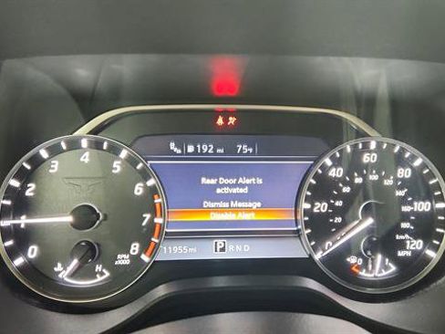 Used 2024 Nissan Titan SV w/ SV Convenience Package image 14