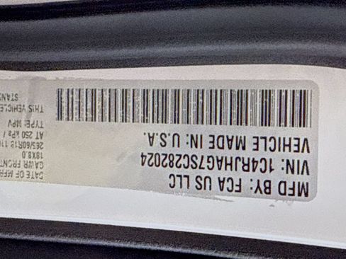 Used 2025 Jeep Grand Cherokee Laredo X AWD/4WD image 36