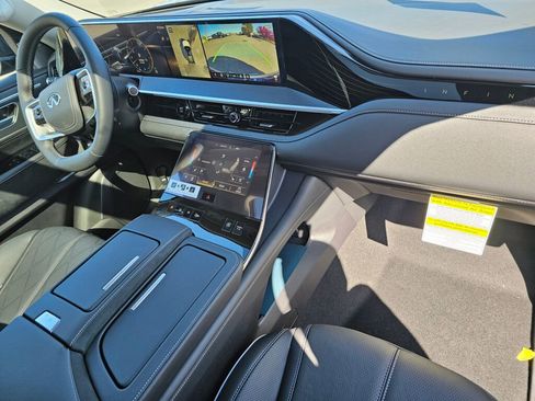 New 2025 INFINITI QX80 Sensory image 10