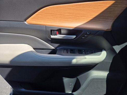 New 2026 Toyota Grand Highlander FWD image 30