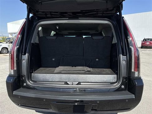 Used 2020 Cadillac Escalade Luxury image 4