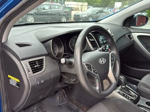 Used 2017 Hyundai Elantra GT FWD image 13