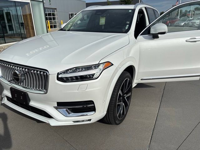 Used 2024 Volvo XC90 B5 Plus AWD/4WD image 1