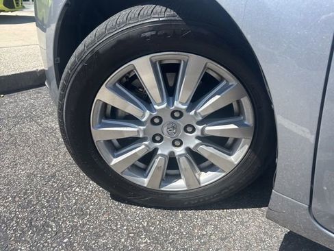 Used 2017 Toyota Sienna Limited image 4