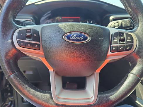Used 2022 Ford Explorer XLT w/ Equipment Group 202A AWD/4WD image 13