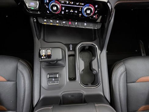 Used 2023 GMC Sierra 1500 AT4 w/ Technology Package AWD/4WD image 32