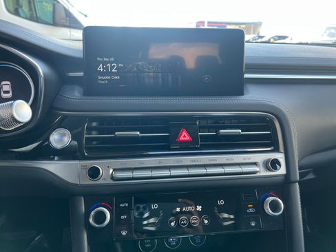 Used 2025 Genesis G70 2.5T image 18