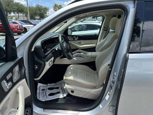 Used 2022 Mercedes-Benz GLE 350 w/ AMG Line Exterior image 2