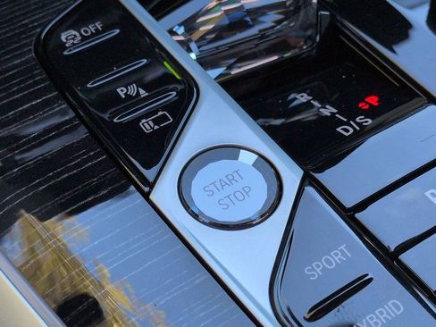 New 2026 BMW X5 xDrive50e w/ Executive Package image 28