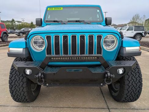 Used 2019 Jeep Wrangler Unlimited Sahara image 9