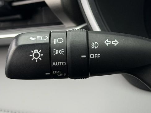 Used 2020 Toyota Highlander XLE FWD image 23