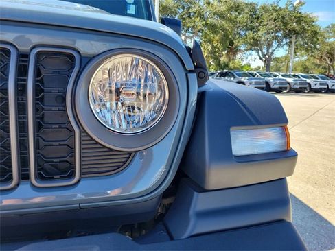 Used 2024 Jeep Wrangler Sport S image 5