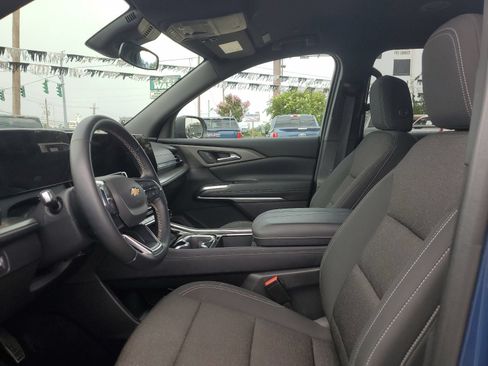 Used 2025 Chevrolet Traverse LT w/ Driver Confidence Package AWD/4WD image 8