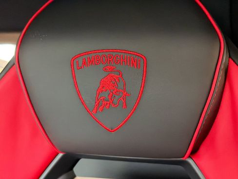 Used 2024 Lamborghini Revuelto image 21