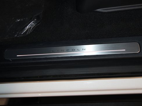 New 2026 Lincoln Navigator Reserve AWD/4WD image 6