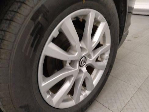 Used 2018 Nissan Rogue SV FWD image 31