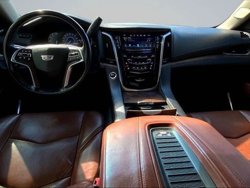 Used 2019 Cadillac Escalade Premium Luxury AWD/4WD image 15