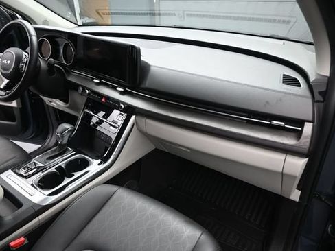 Used 2024 Kia Carnival EX FWD image 24