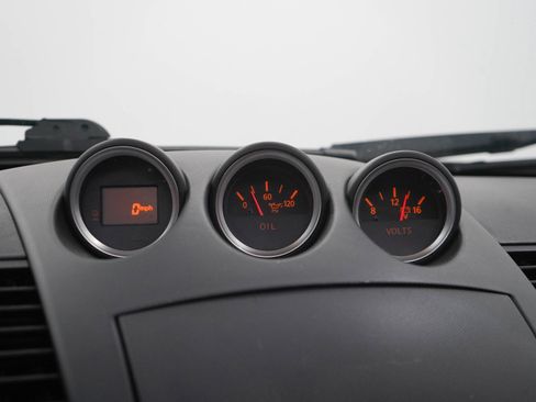 Used 2005 Nissan 350Z Touring RWD image 16