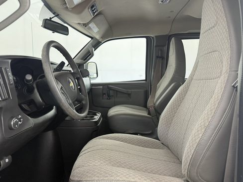 Used 2025 Chevrolet Express 3500 LS RWD image 17