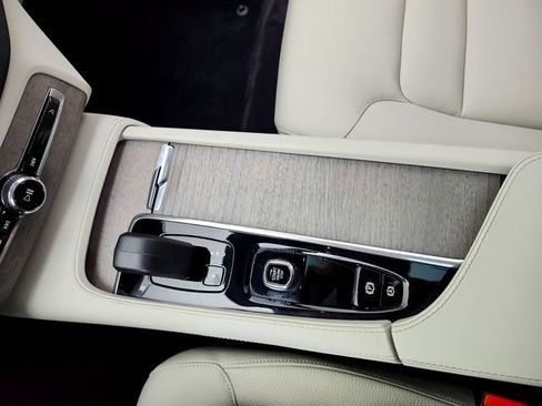 Used 2023 Volvo XC90 T8 Plus w/ Protection Package Premier AWD/4WD image 26