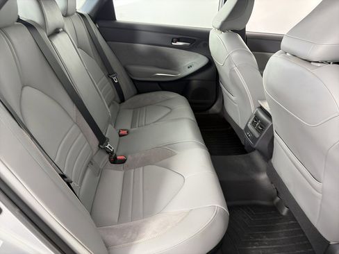 Used 2019 Toyota Avalon XSE image 29