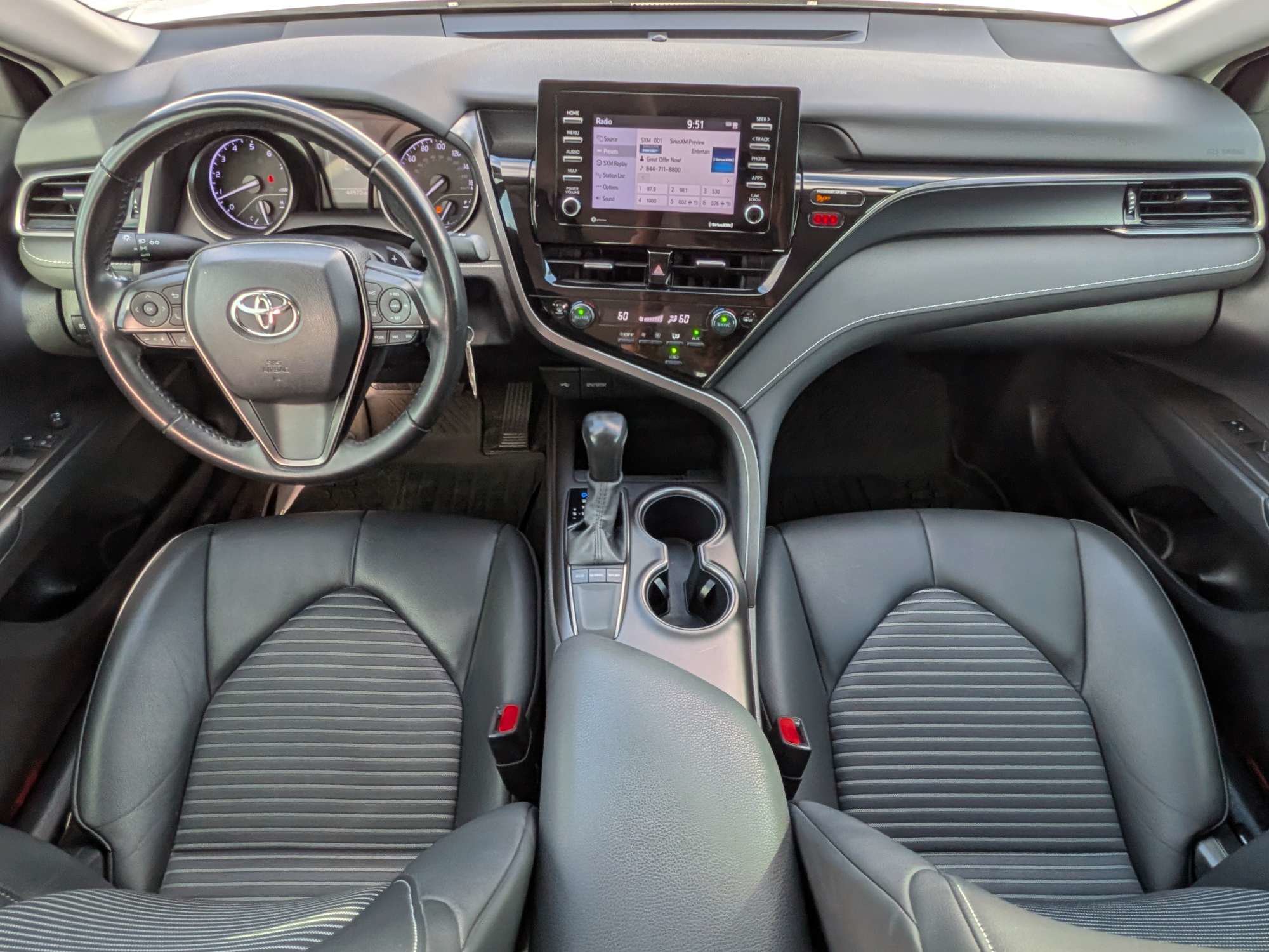 Used 2022 Toyota Camry SE FWD image 13