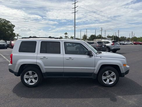 Used 2012 Jeep Patriot Latitude FWD image 8
